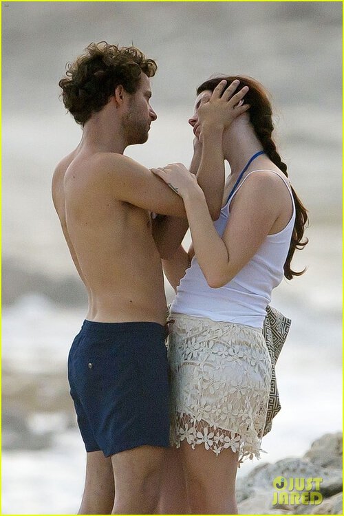 lana-del-rey-shares-beach-kiss-with-her-