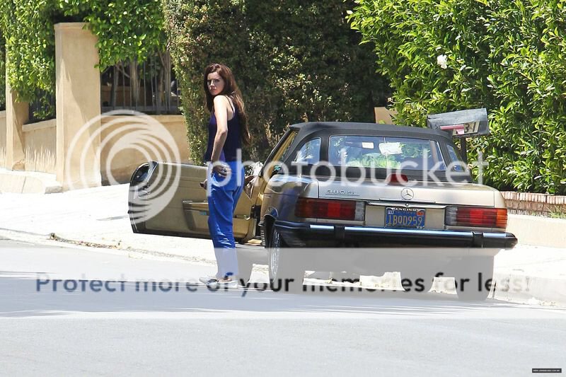 Lana-Out-and-about-in-her-car-in-Beverly